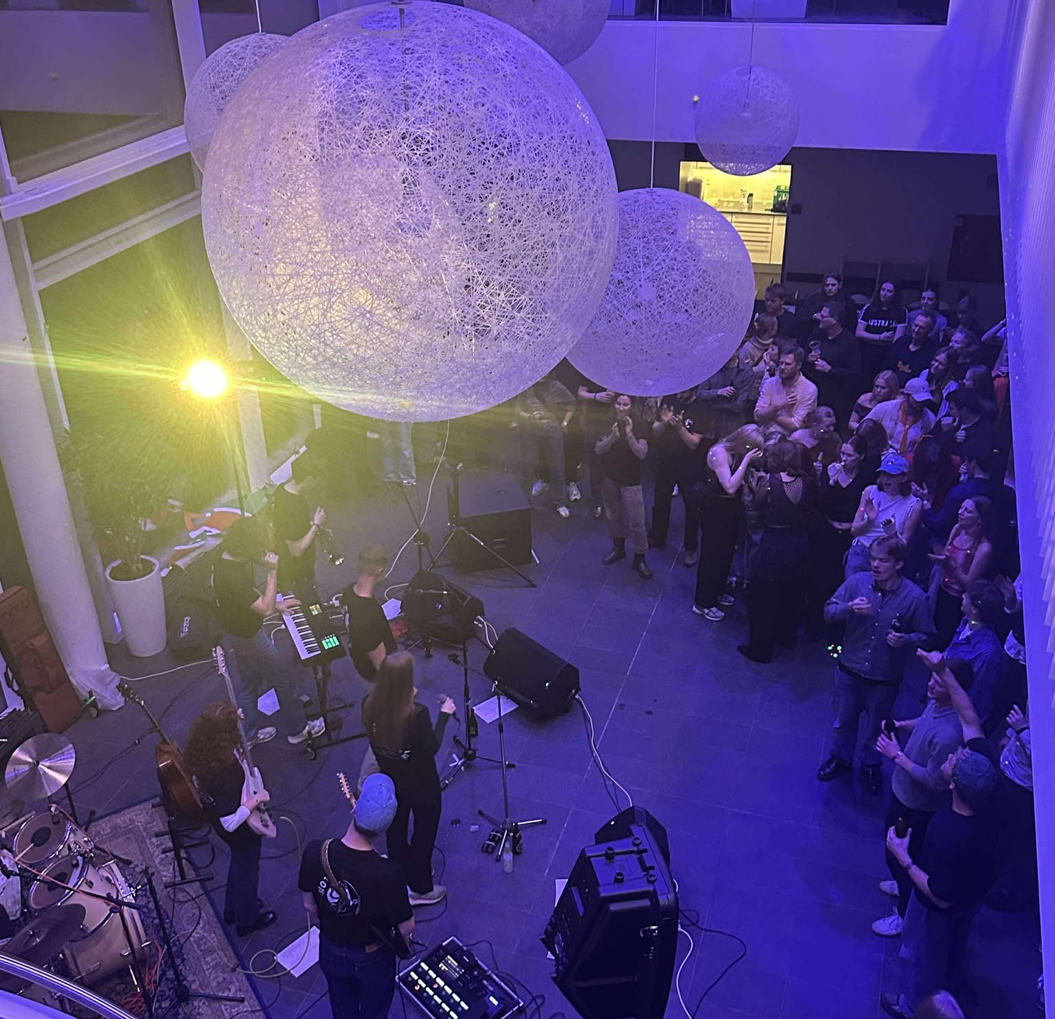 Sceneopsætning før koncert